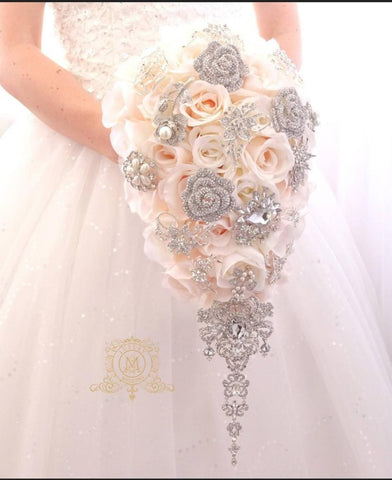 Dainette - 10in Cascade Bouquet (Color All White)