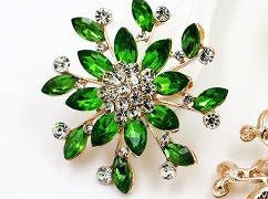Brooch Green and White Pendant Pin Rhinestone Crystal BR-992